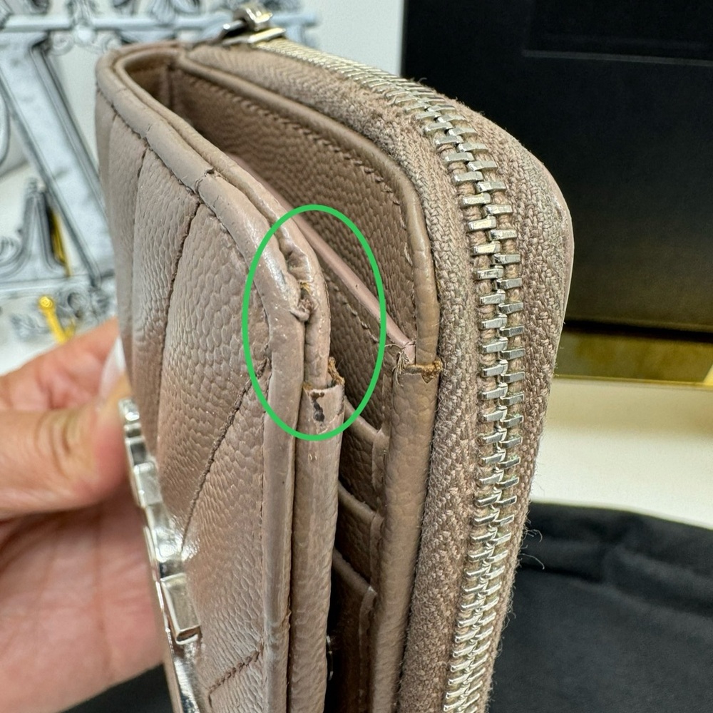 💯Authentic Yves Saint Laurent Compact wallet - Picture 3 of 5